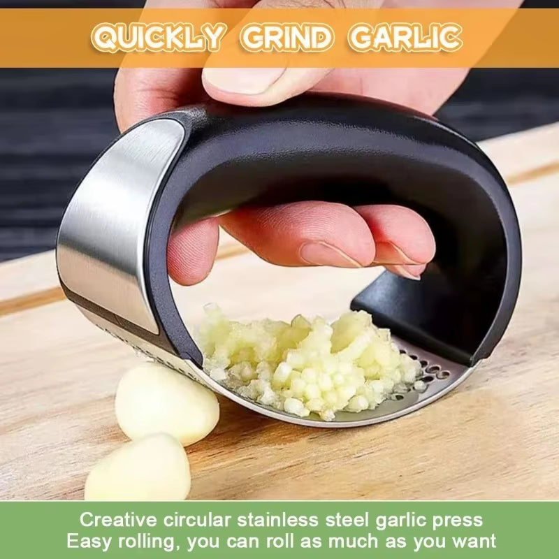 Arc-Shaped Garlic Press, Garlic Puree Press Household Stainless Steel Garlic Spater for Pressing Garlic Puree and Beating Garlic